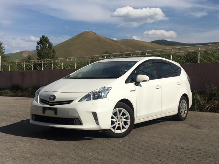 Орж ирсэн Prius 41 S-Touring зарна