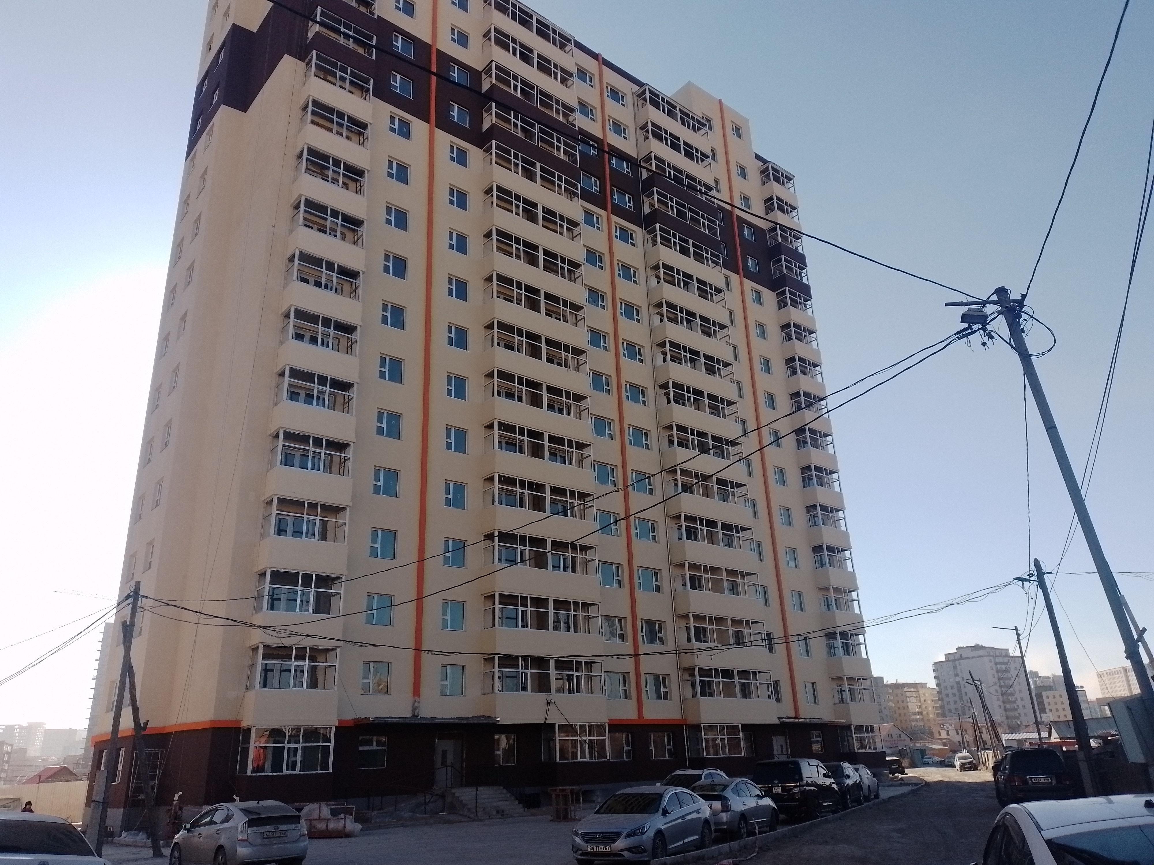Хотын төвд үйлчилгээ явуулах боломжтой шинэ 1 давхарын 2 өрөө байр зарна.