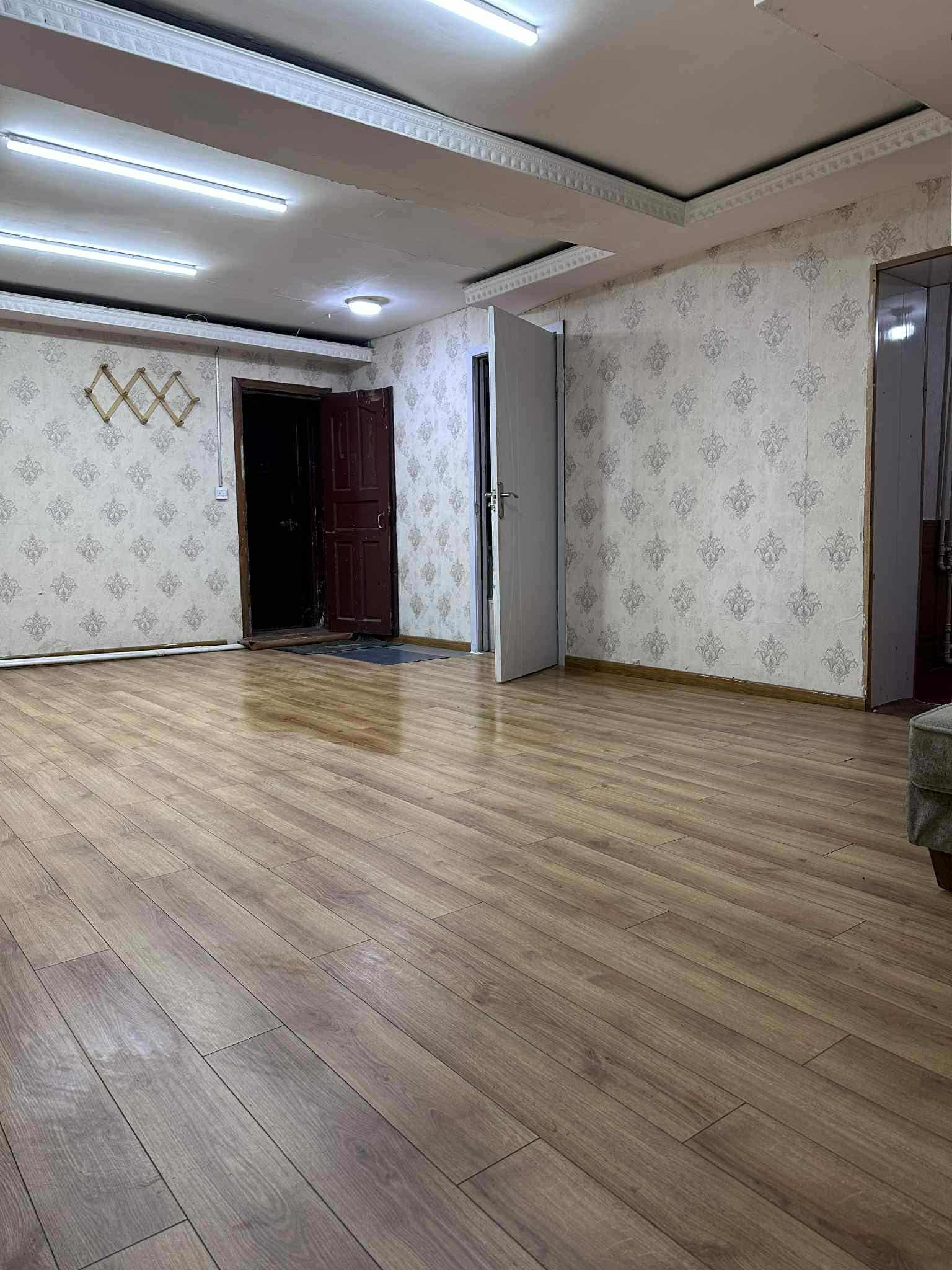 Байр түрээслүүлнэ.