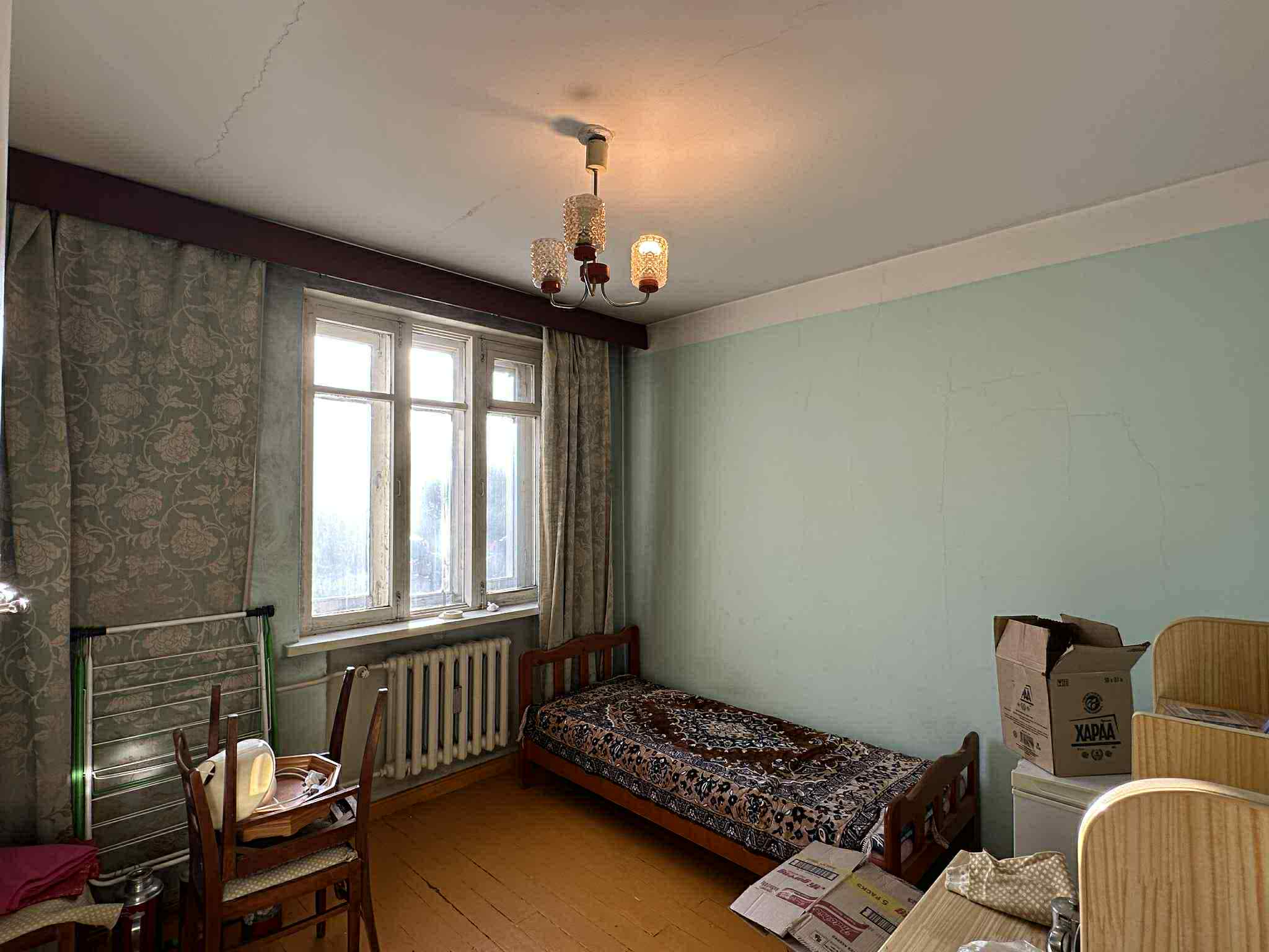 Баянгол зочид буудлын баруун талд 3 ӨРӨӨ ОРОН СУУЦ ХУДАЛДАНА