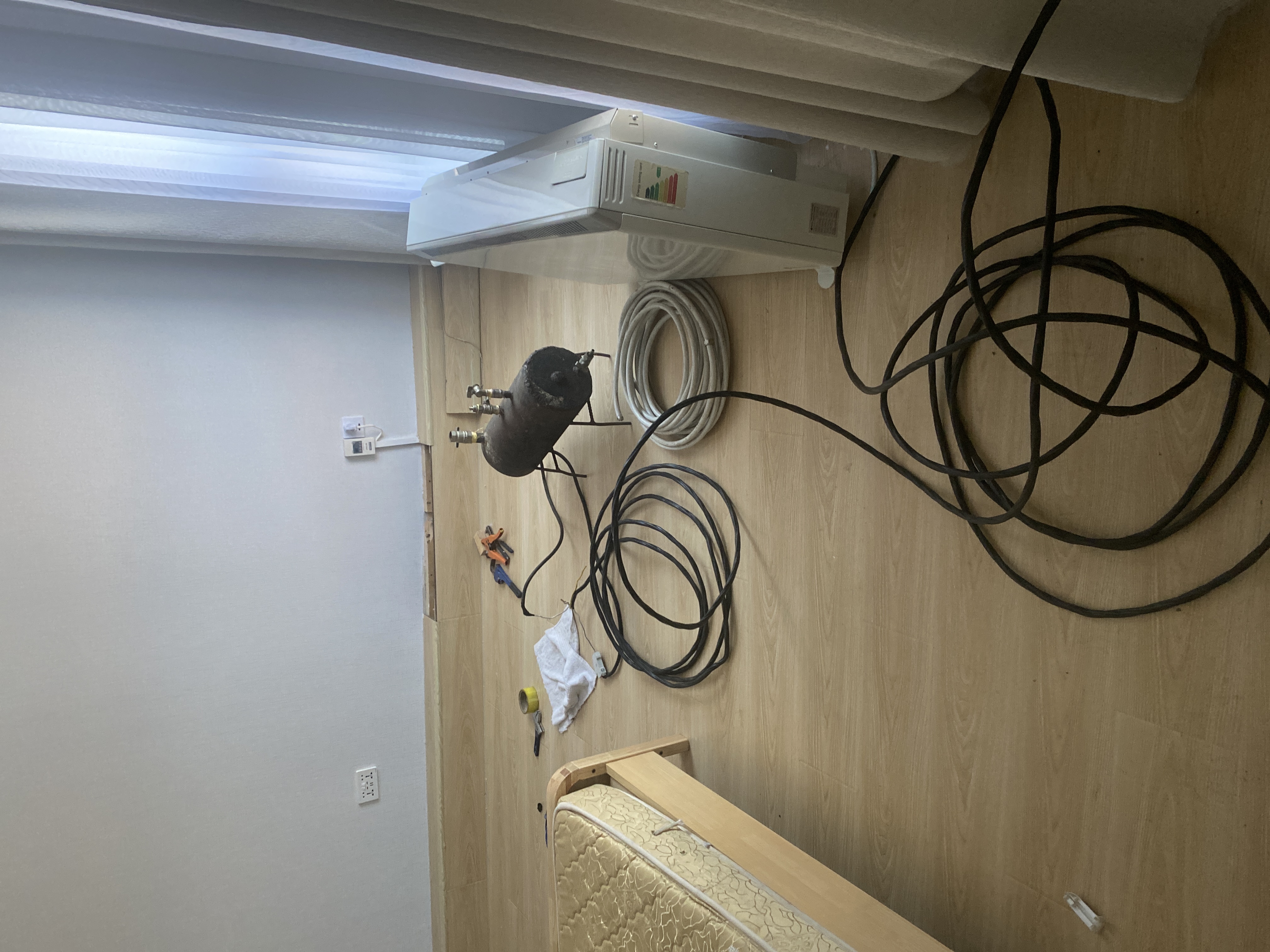 Цэвэр бохир усны хөлдүү гэсгээнэ.