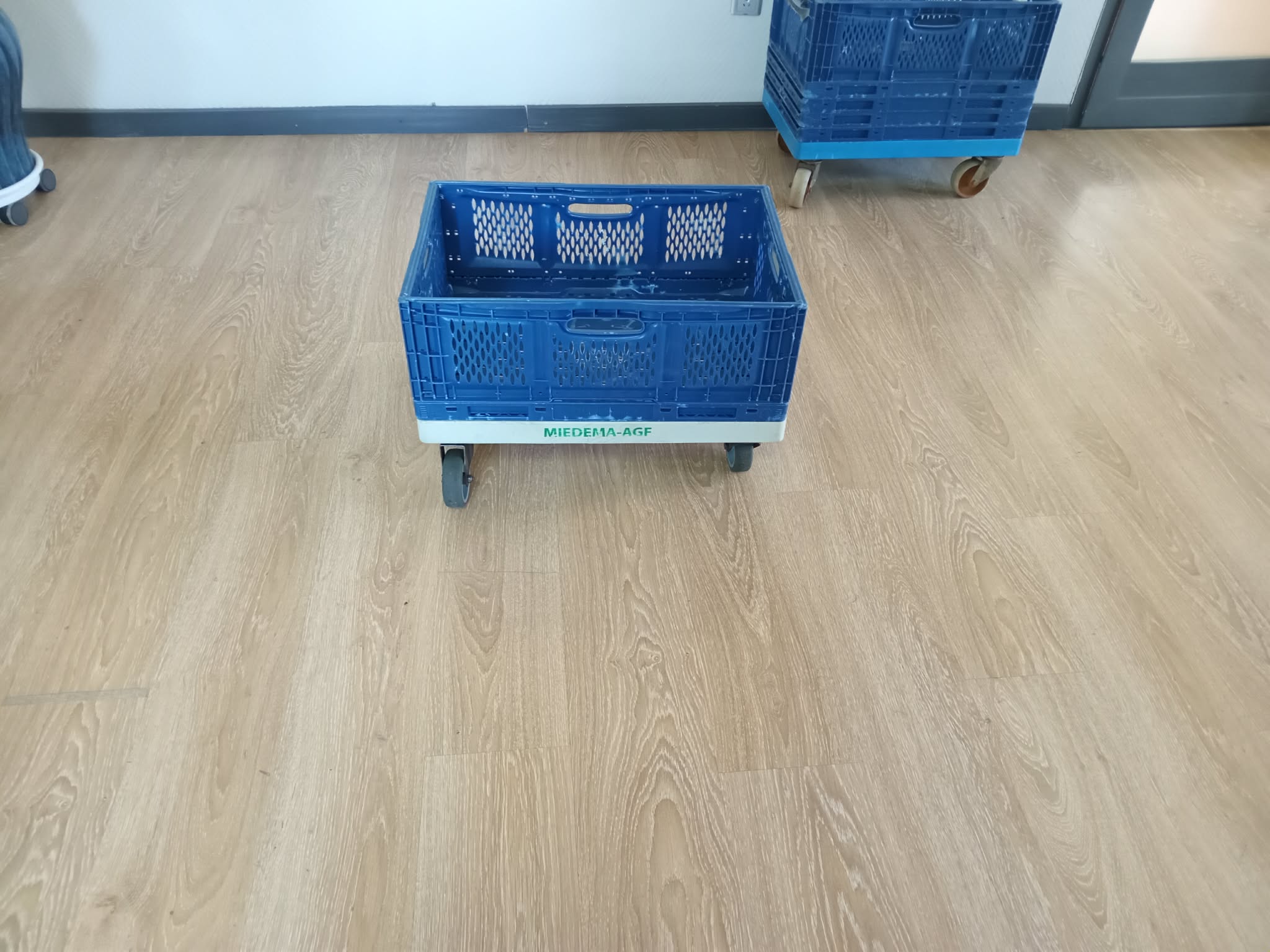 Хүнсний зориулалтаар ашиглах сагс болон тэргэнцэр худалдна