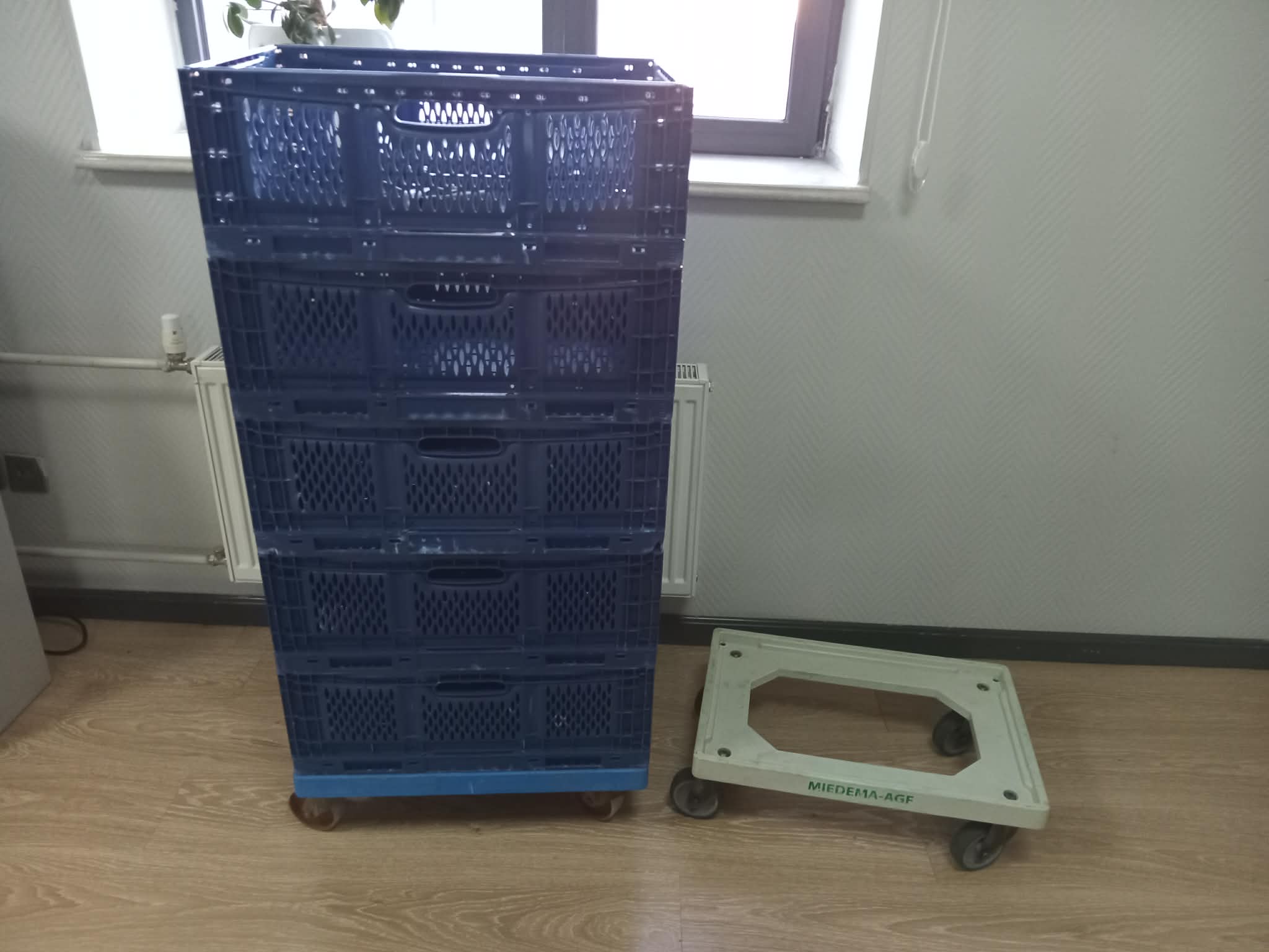 Хүнсний зориулалтаар ашиглах сагс болон тэргэнцэр худалдна