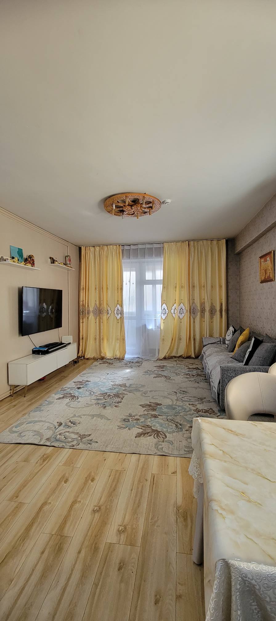 Натурт 2 өрөө байр зарна