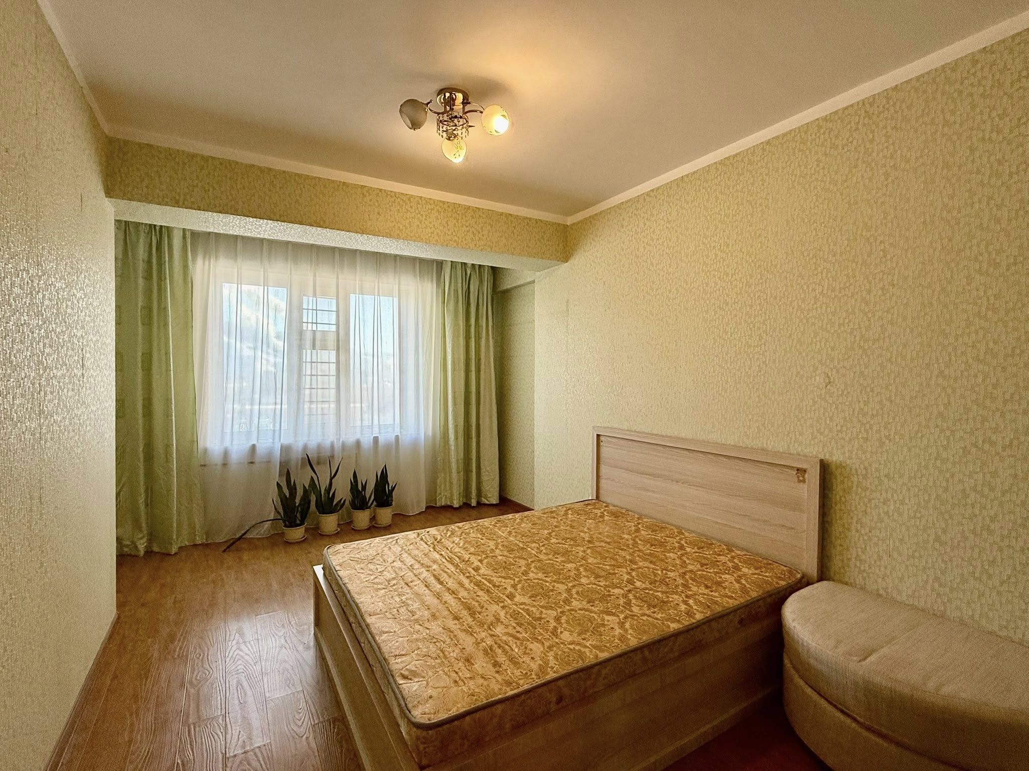 10-р хороололд тавилгатай 2 өрөө хөлслүүлнэ