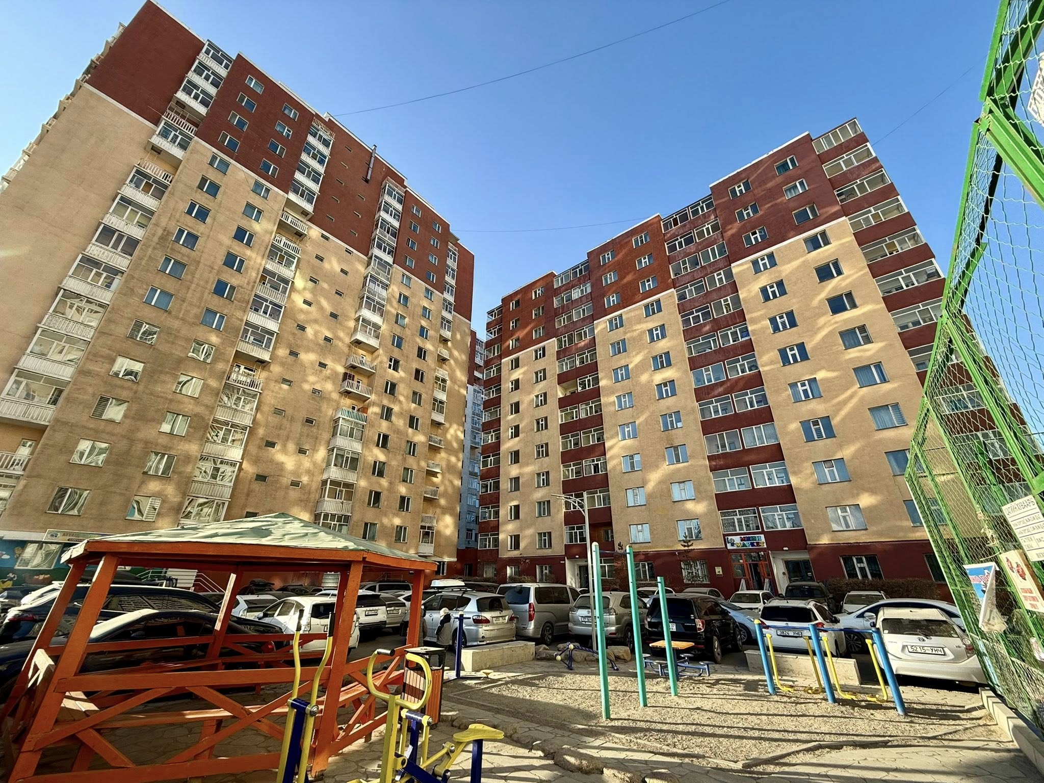 10-р хороололд тавилгатай 2 өрөө хөлслүүлнэ